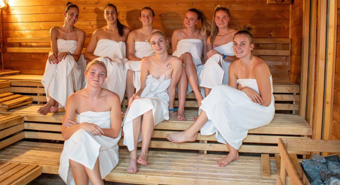 How to Start a Sauna Club at Home